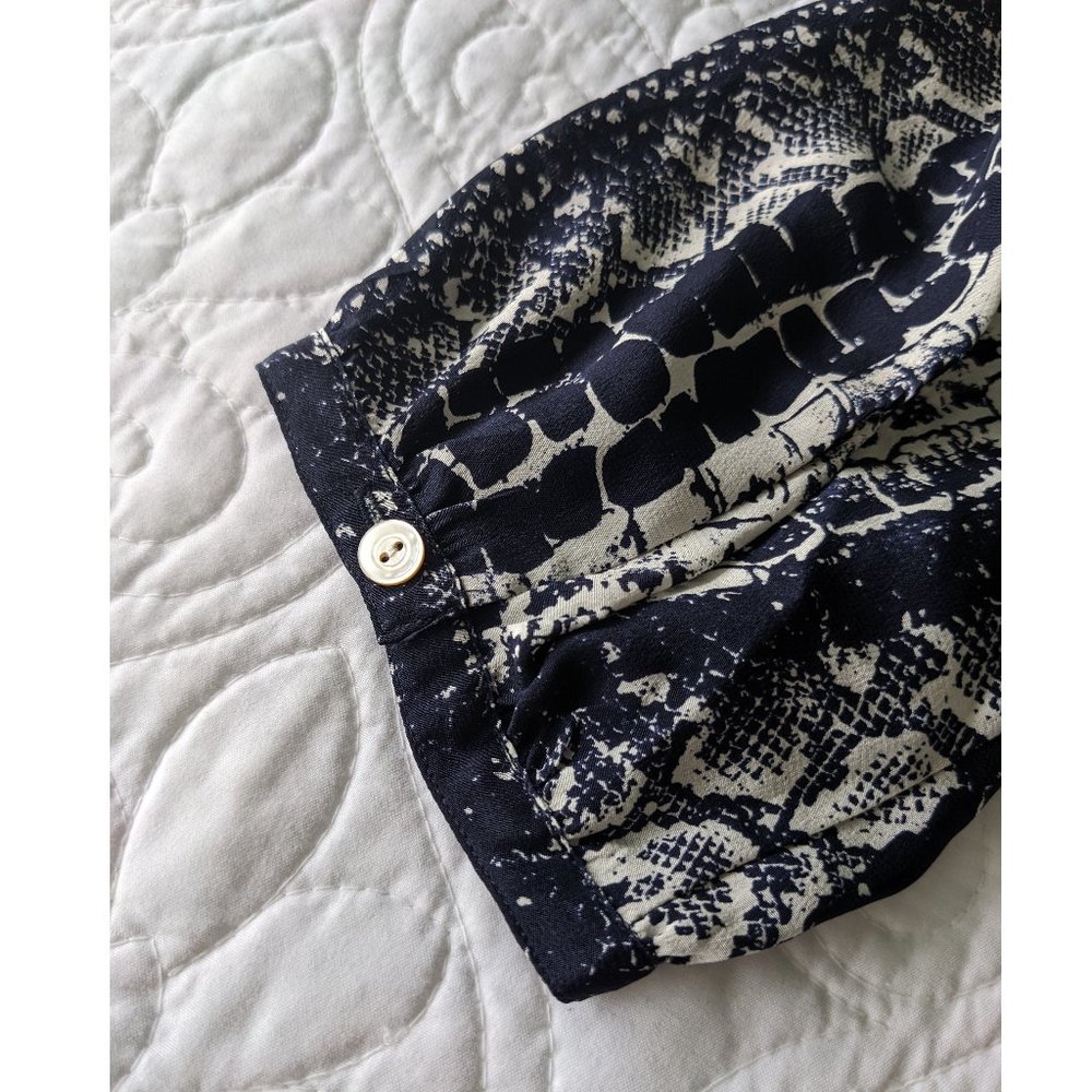 Talbots Silk Blouse w Pleat Details Dark Blue Snake Print Petite 4 - Picture 4 of 7